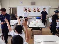 らっきょう単体を求める子ども.jpg らっきょう単体を求める子ども.jpg